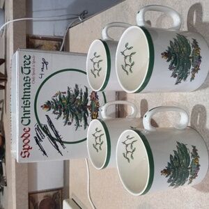 4 spode  Christmas tree Tom and Jerry mug set